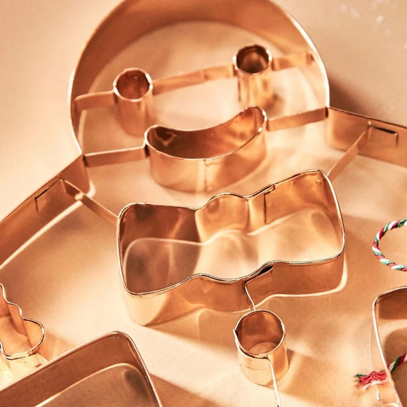 NWT Anthropologie Gingerbread Jumbo  Christmas Cookie Cutter - Picture 2 of 2